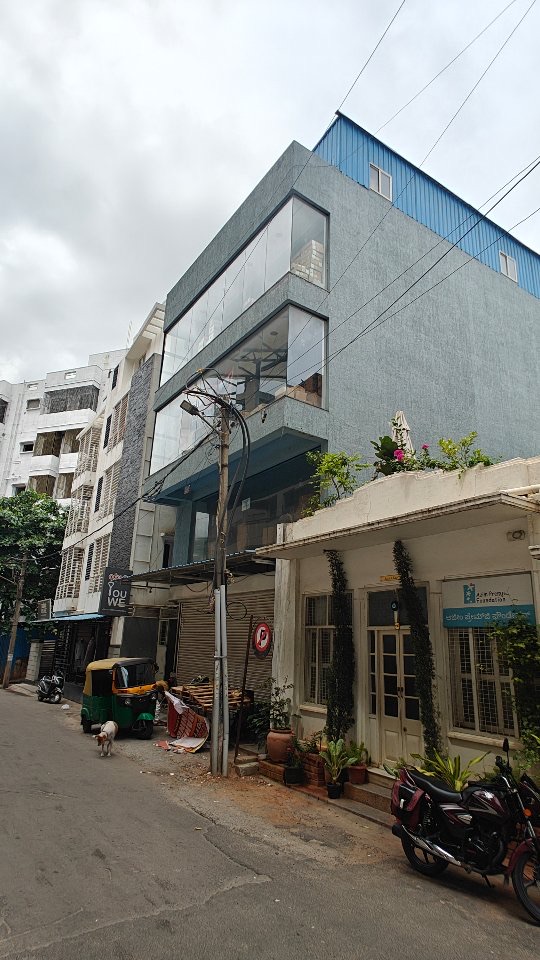 Commercial Building in Gandhi Bazaar in Basavanagudi, Bengaluru — photo 1